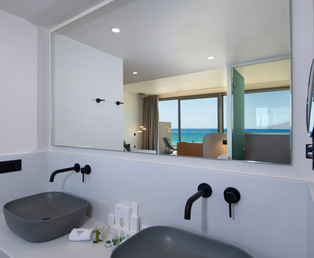 Ventale Island Breeze Resort Sky Junior Suite Sea View bathroom washbasins and large mirror